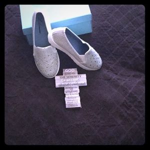 White sparkle( Major Bling!) girls size 5 shoes🥰